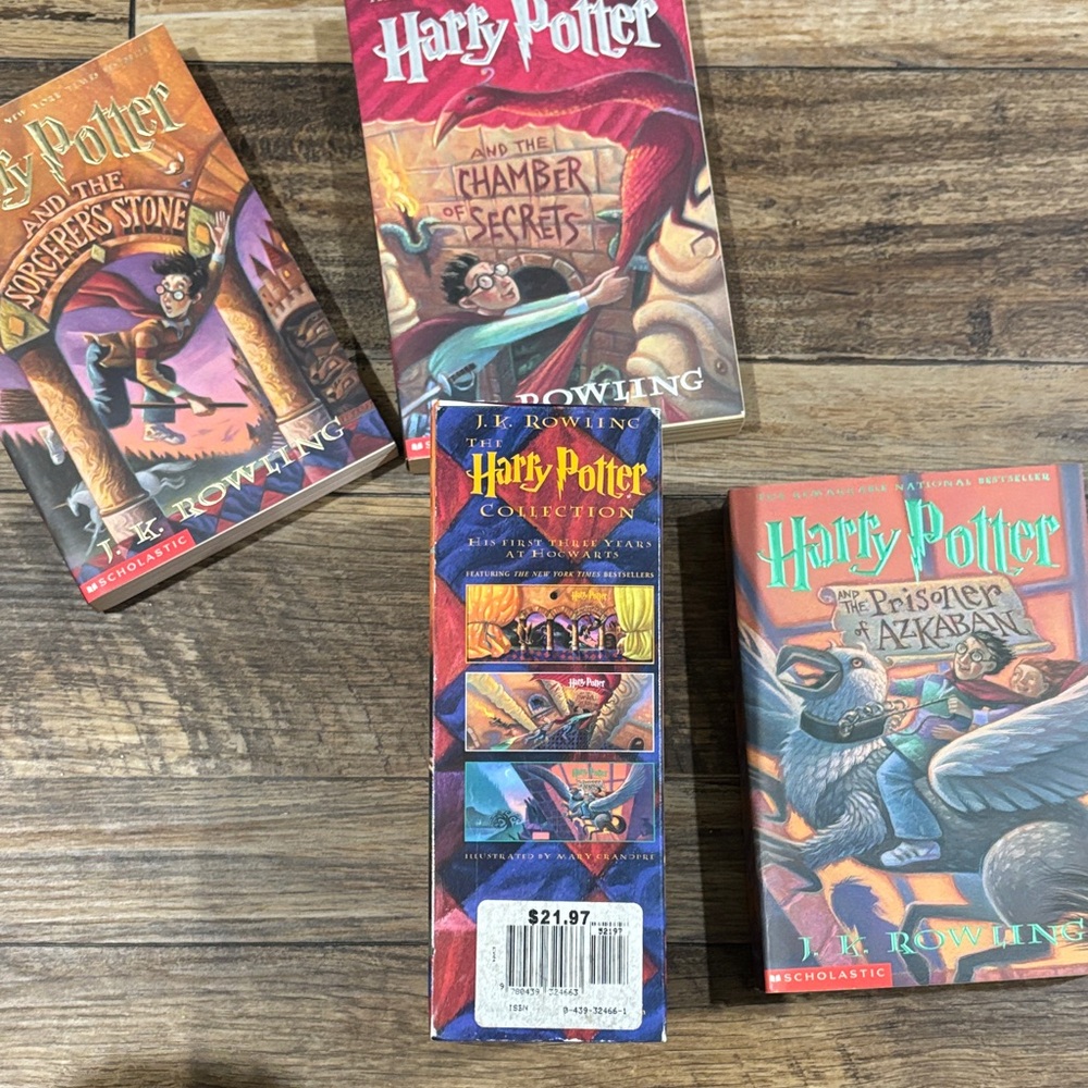 Harry Potter Book Box Set - Picture 10 of 11